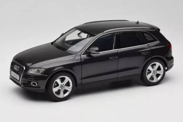 Kyosho Audi Q5 4-door My 2013 1:18 09242LG